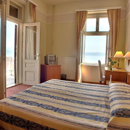 Hotel Lovran فندق 3*