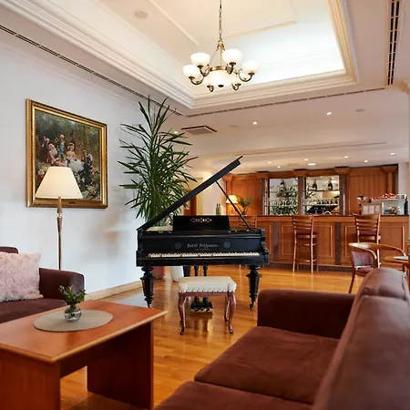 Hotel Lovran 3* لوفغان