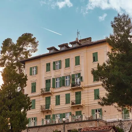 Hotel Lovran لوفغان