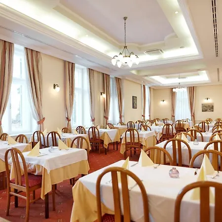 Hotel Lovran فندق