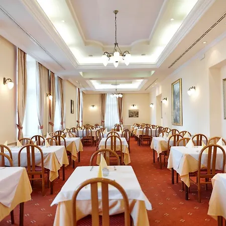 Hotel Lovran فندق لوفغان