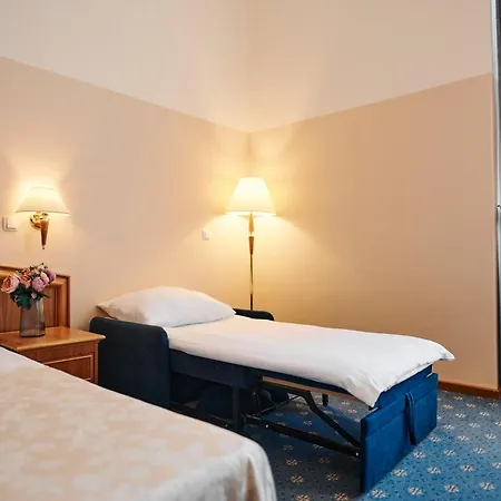 Hotel Lovran فندق 3*
