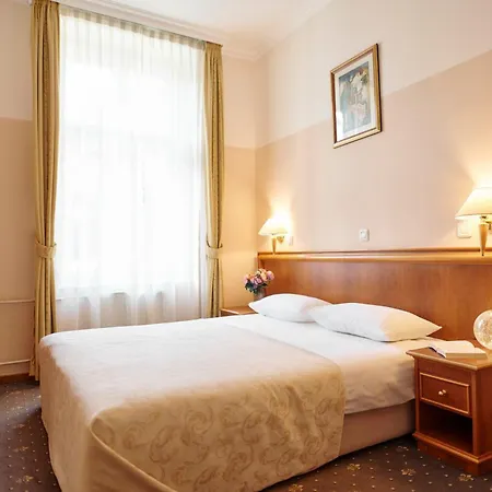 فندق Hotel Lovran 3*