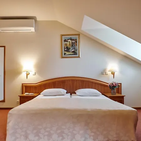 فندق Hotel Lovran لوفغان