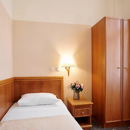 Hotel Lovran فندق