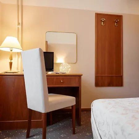 Hotel Lovran فندق لوفغان