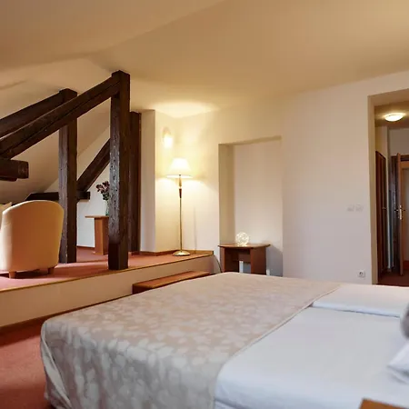 Hotel Lovran فندق