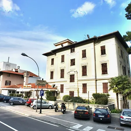 Hotel Lovran 3* لوفغان